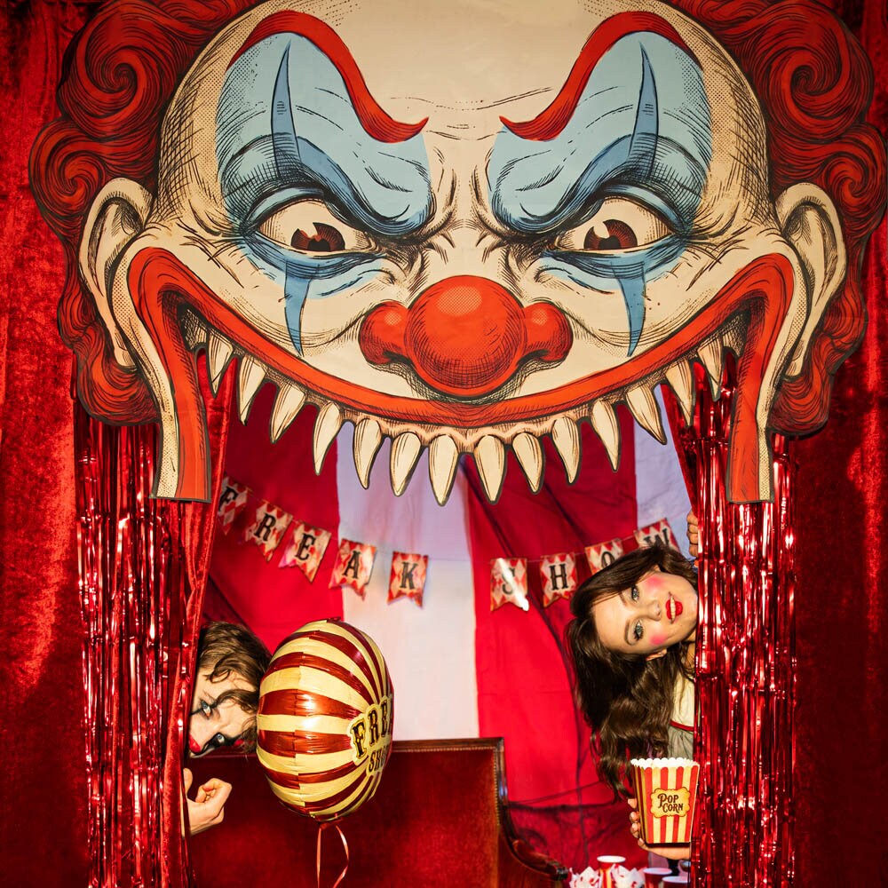 Halloween Freak Show Dörrdekoration 145 x 89 cm