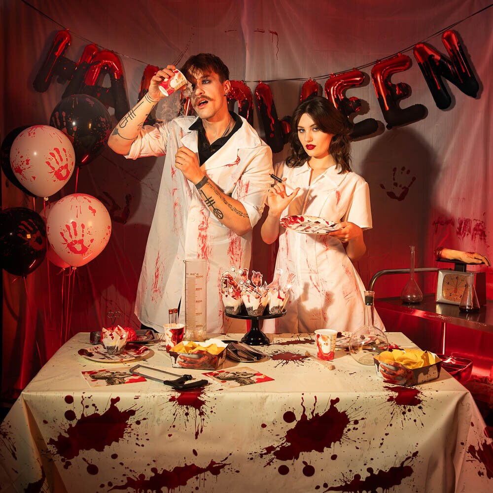 Bloody Night Bordsduk 137 x 183 cm