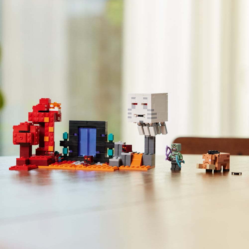 LEGO Minecraft - Attack vid Nether-portalen 8+