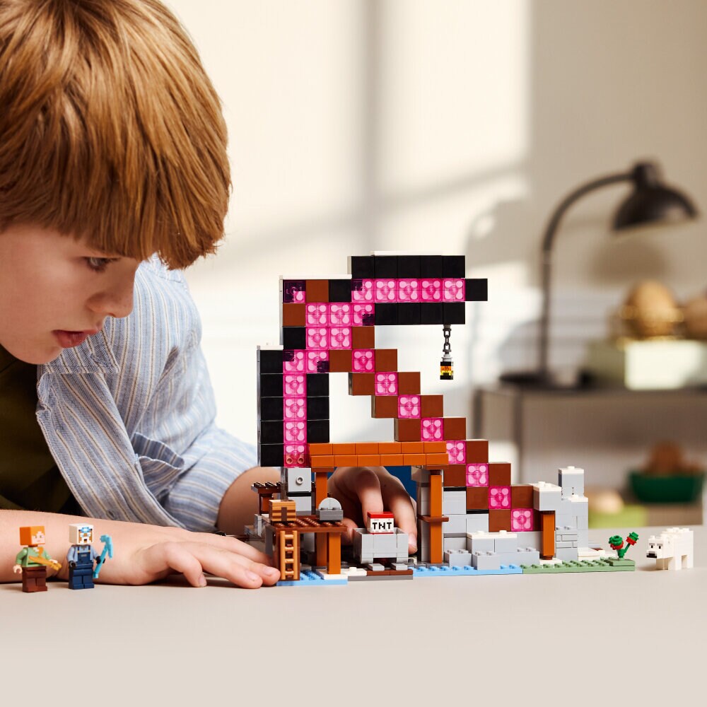 LEGO Minecraft - Spetshackegruvan 8+