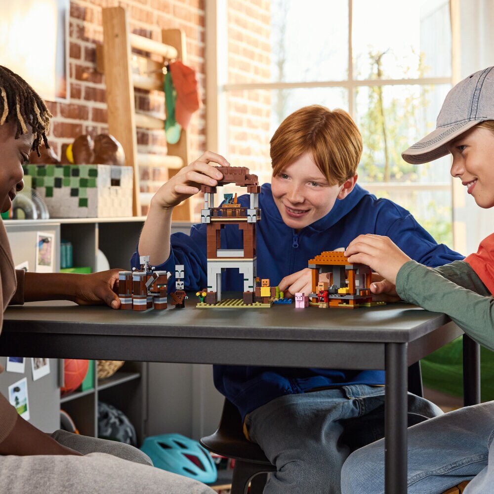 LEGO Minecraft - Plundrarvakttorn och vilddjur 9+