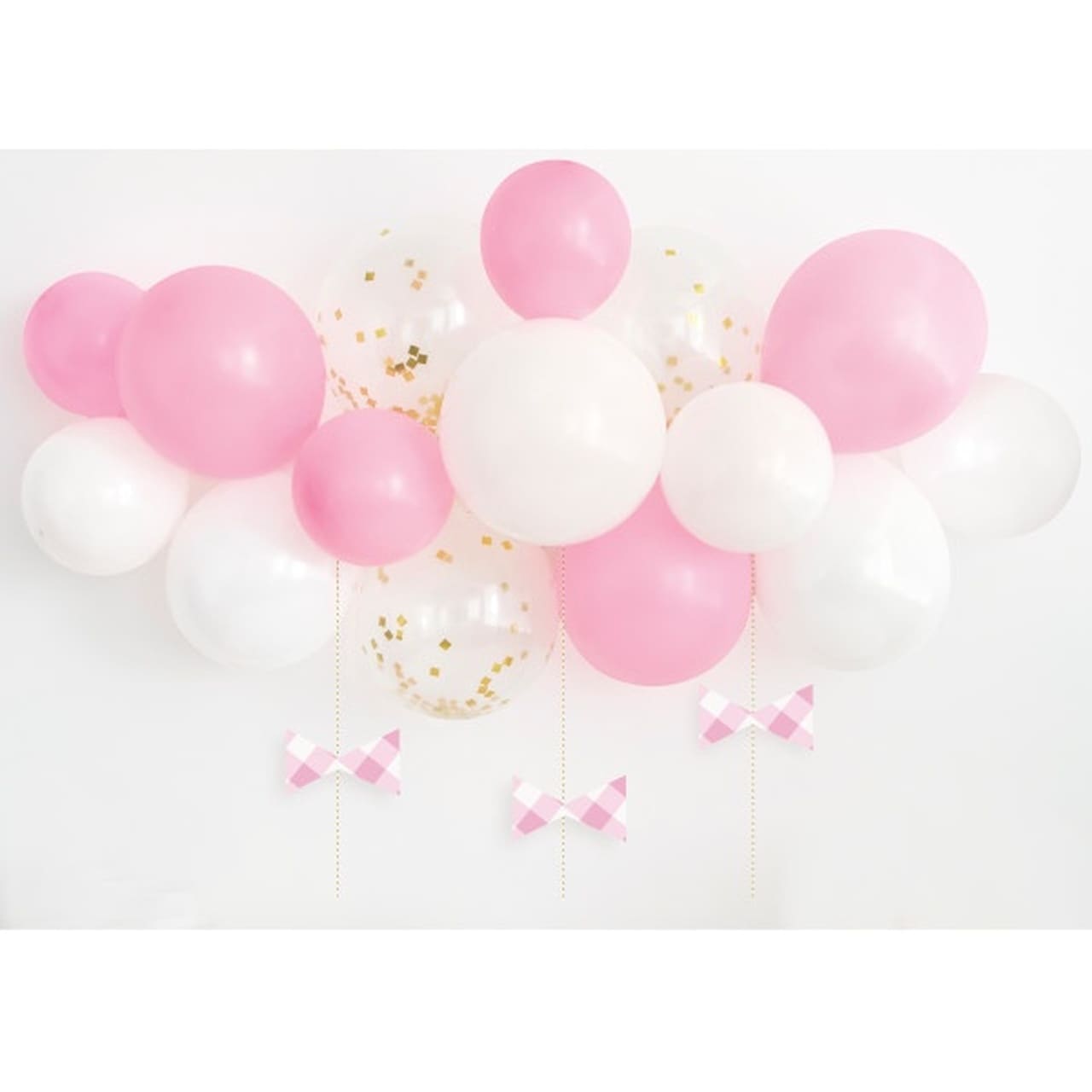 DIY Ballongbåge i rosa med rosetter