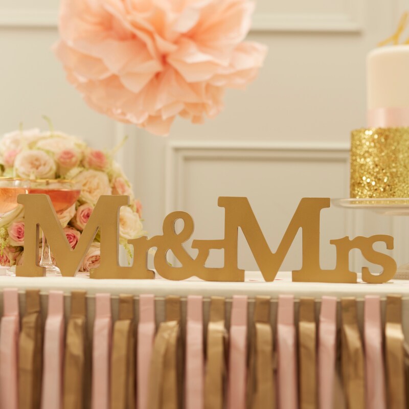 Pastel Perfection - Mr & Mrs Träskylt