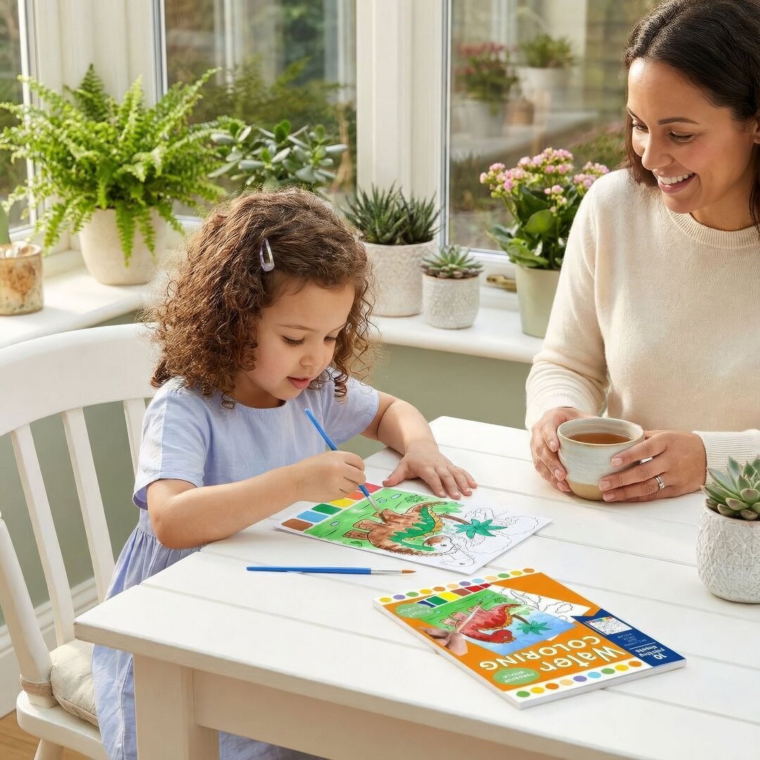 Dinosaurie målarbok med vattenfärger